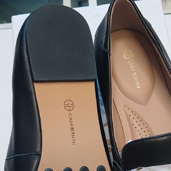 Giani Bernini Black Flats with Gold Detail - Picture 6 of 7